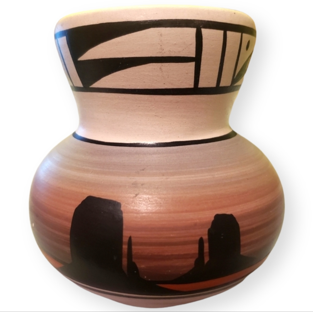 HOST PICK 😊 Vintage Native Signed Numbered Pottery Water/Vase